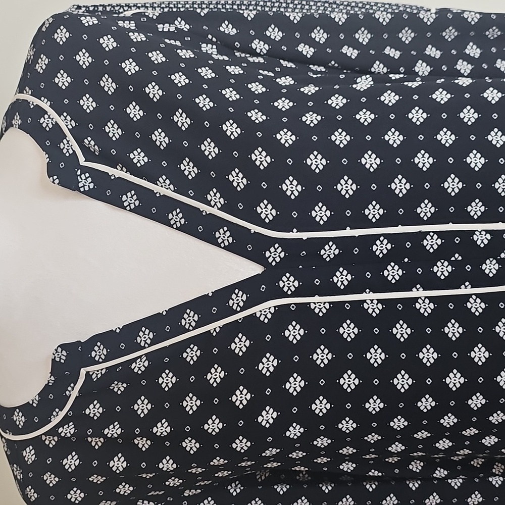 LOFT Navy and White Cuffed Sleeve Blouse with Mandarin‎ Collar - Picture 4 of 7